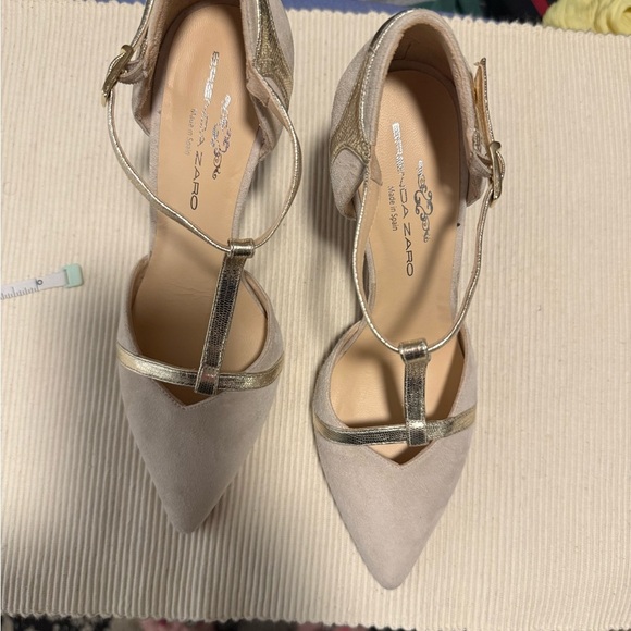 Brenda Zaro Elegant Tan and Gold Heels with Metallic Accents - Picture 7 of 9